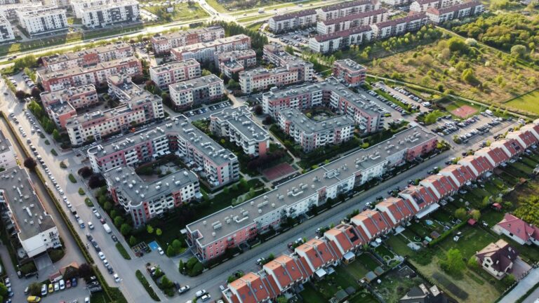 budynki wspólnot mieszkaniowych na południu Wrocławia